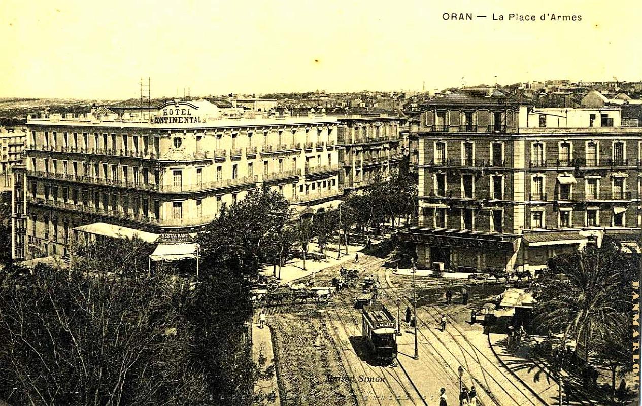 PA g- 14- Place d'armes  cote est.JPG